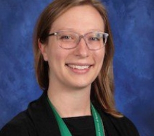 Marie Mealer Headshot